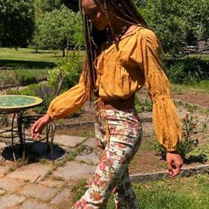 NWT Daisy Days Crop Top-XL- Color BItter Gold
